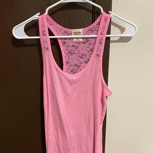pink tank top